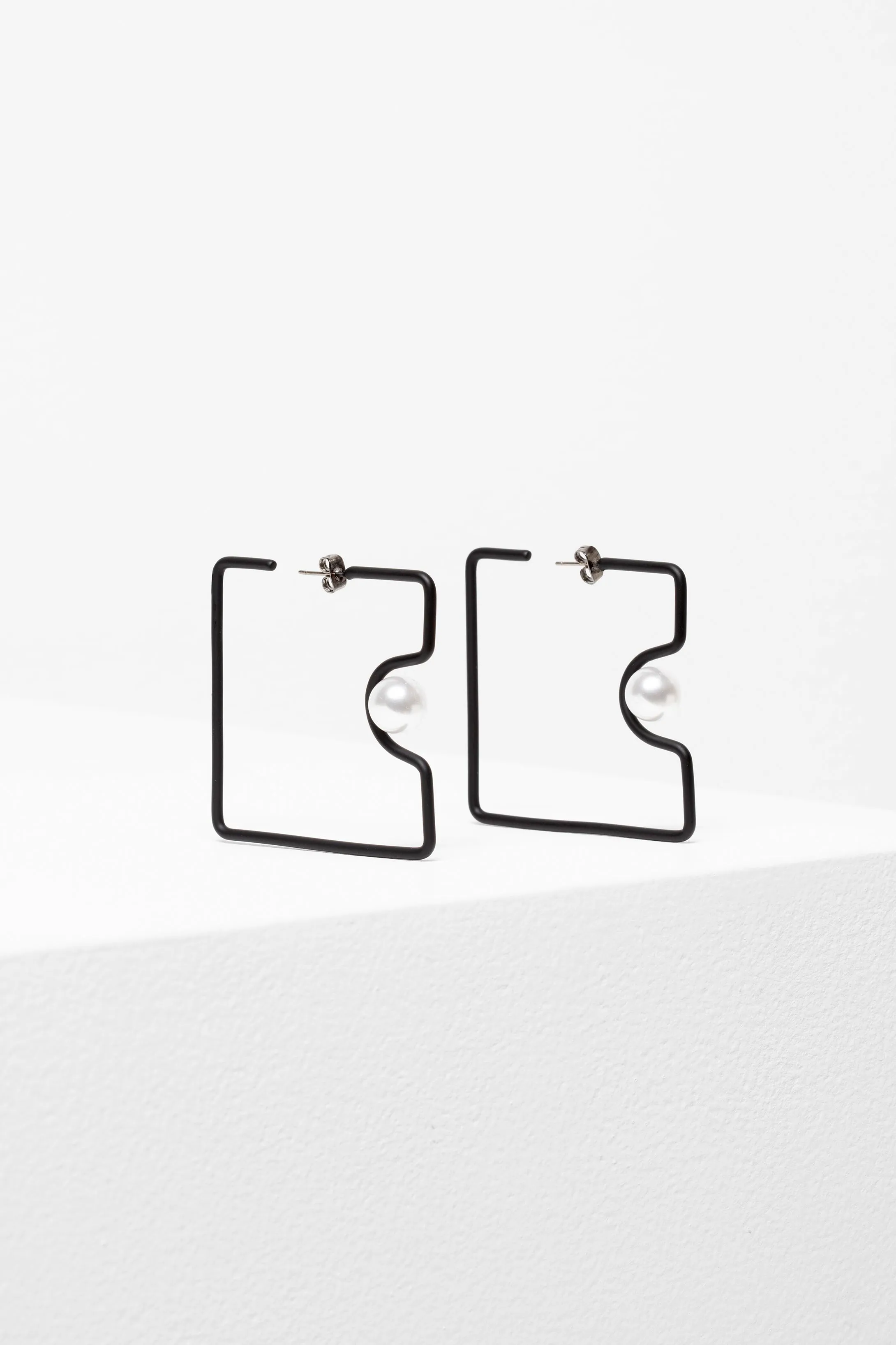 Osta Earring